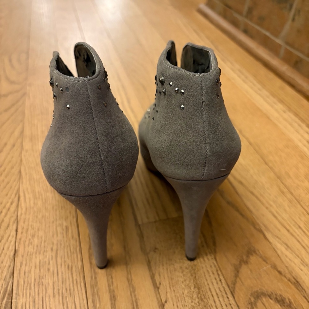 Gianni Bini Studded Suede Grey/Silver Booties (8.5) - Picture 5 of 10